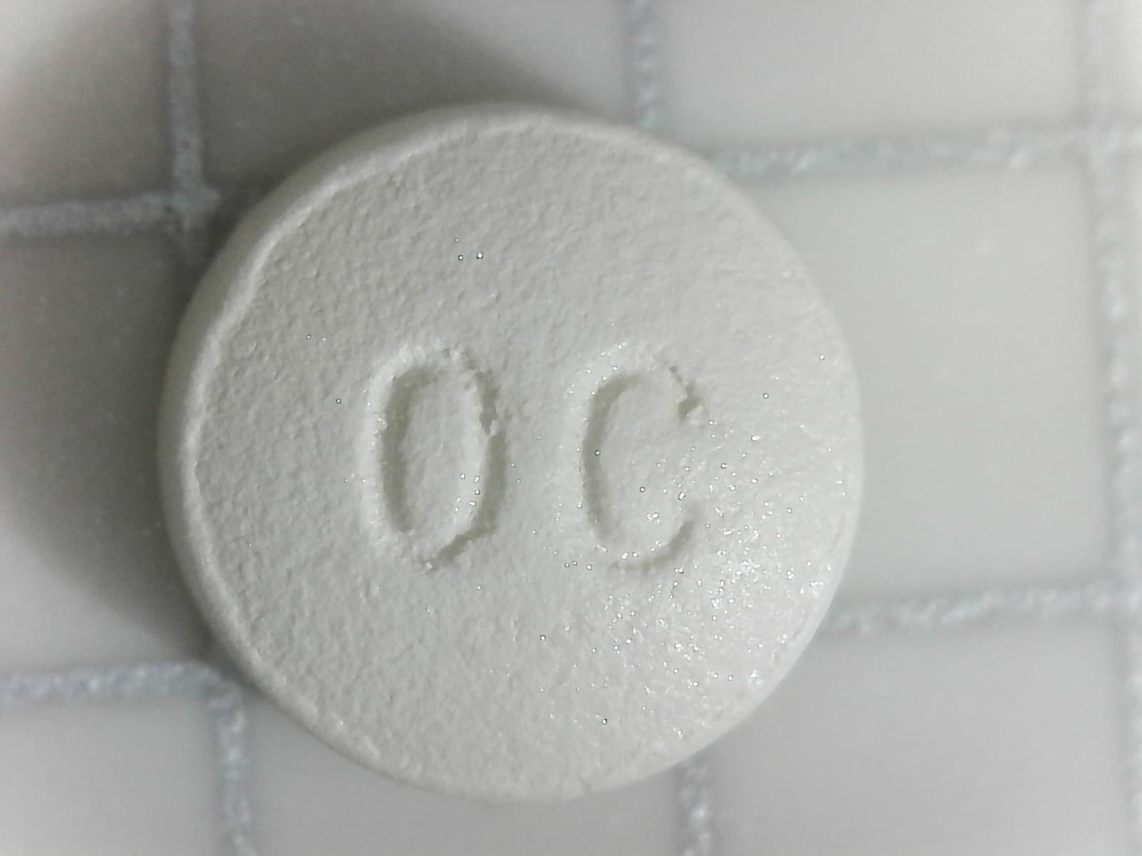 A single white OxyContin tablet with the OC imprint